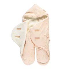 Couverture Nomade Kiss Me Gold Stella - Dream Pink 5 Couverture Nomade Kiss Me Gold Stella - Dream Pink -Doublures De Lit Soldes 2024 chanceliere kiss me stella elements nobodinoz rose 2 1264x1234